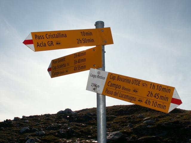 Wegweiser beim Lago Retico 2372 m.ü.M. heute geht es zum Pass Cristallina