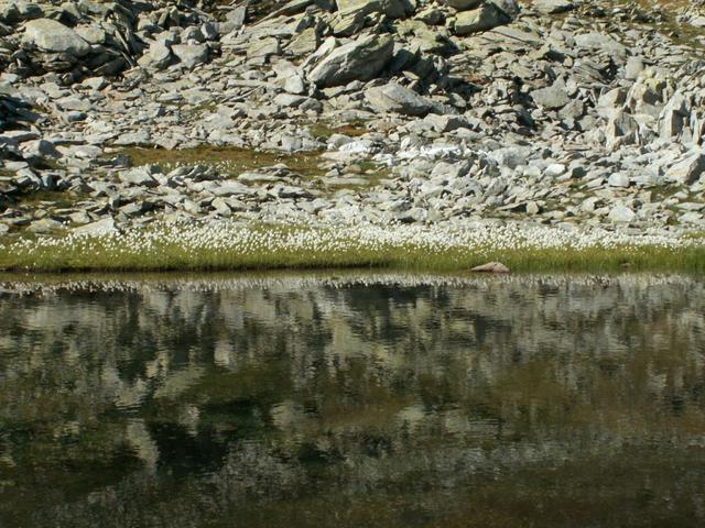 auf dem Weg überall kleine Bergseen