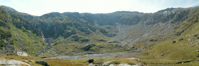 Breitbildfoto vom Plaun Grond 2126 m.ü.M.