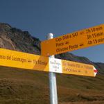 Wegweiser beim Passo di Gana Negra 2430 m.ü.M.