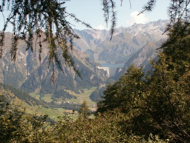 Blick zur Staumauer vom Lago di Luzzone