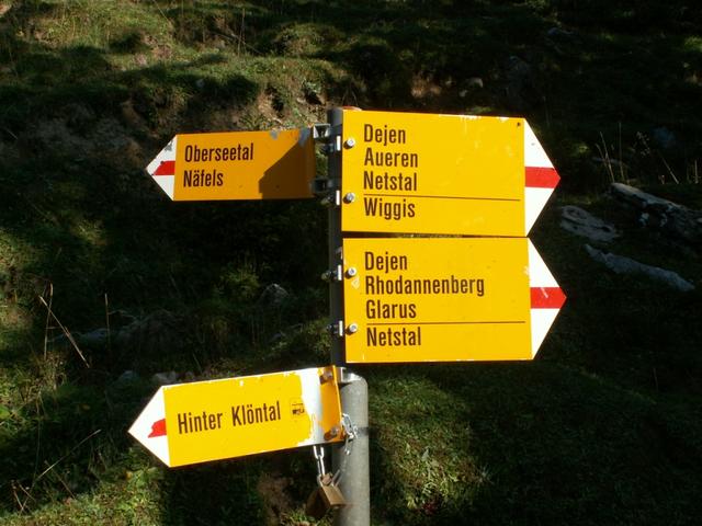 Wegweiser bei Türliboden 1555 m.ü.M. unser Weg biegt rechts ab Richtung Dejen