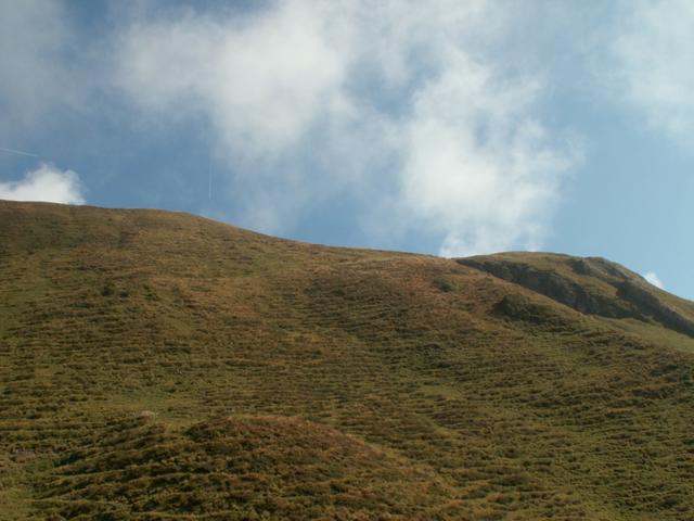 Blick rauf zum höchsten Punkt dieser Wanderung. Der Aussichtspunkt 2056 m.ü.M.