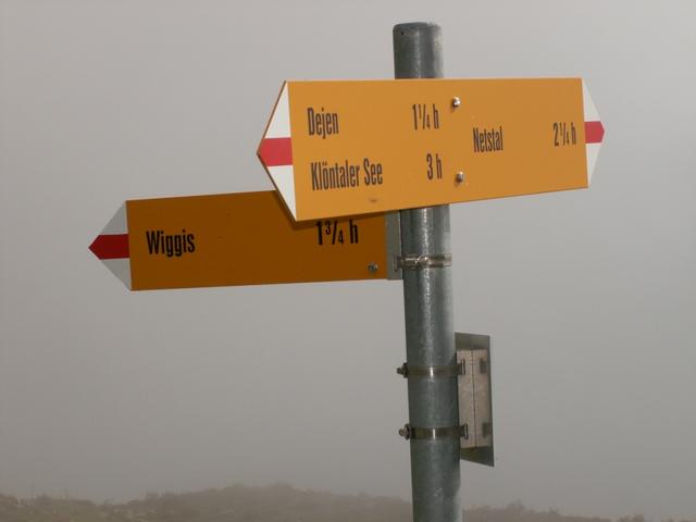 bei Aueren könnte man Richtung Wiggis wandern. Bei diesem Nebel unmöglich.