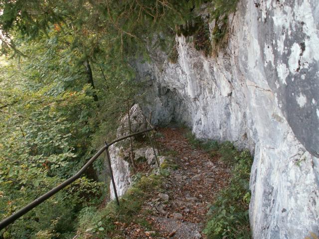 der Weg wurde aus der Felswand geschlagen