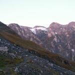 über einen einfachen Bergpfad geht es Richtung Gitschenhöreli Hütte