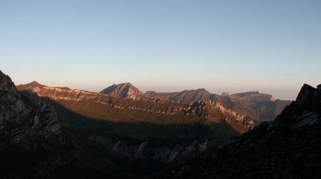 Breitbildfoto mit Blick zum Brisen, Schwalmis u.s.w. die Aussicht wird immer schöner