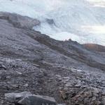 diese Hangtraverse haben wir hinter uns. Kann bei Nässe rutschig sein