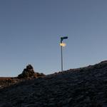 Wegweiser bei Punkt 2798 m.ü.M. auf der anderen Seite führt der Weg runter zur Musenalp Hütte