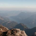 Tiefblick zum Urnersee mit Brunnen