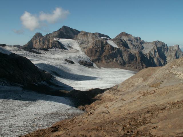 alles dem Gletscher entlang, geht es Richtung Gitschenhöreli Hütte