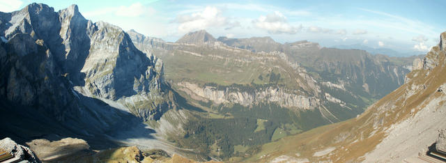 Breitbildfoto von Punkt 2380 m.ü.M. mit Blick Richtung Chaiserstuel