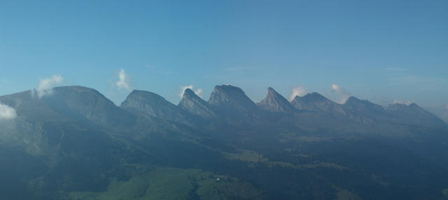 Breitbildfoto der Churfirsten