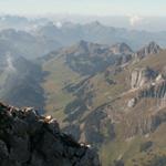 Tiefblick zum Gräppelensee und rechts zum Lütispitz. Dort oben waren wir auch schon