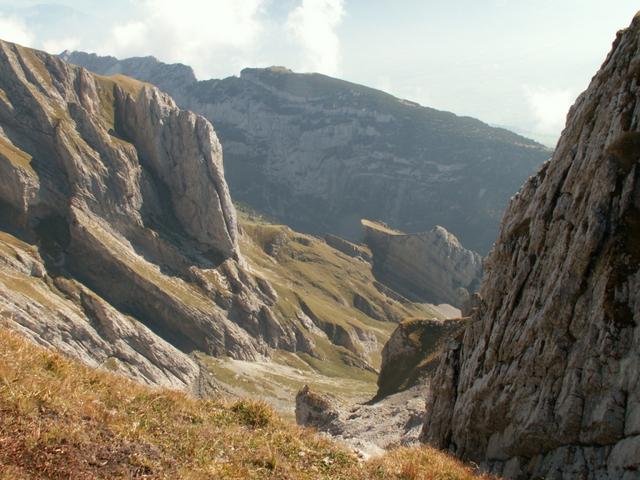 Tiefblick beim Verbindungsgrat