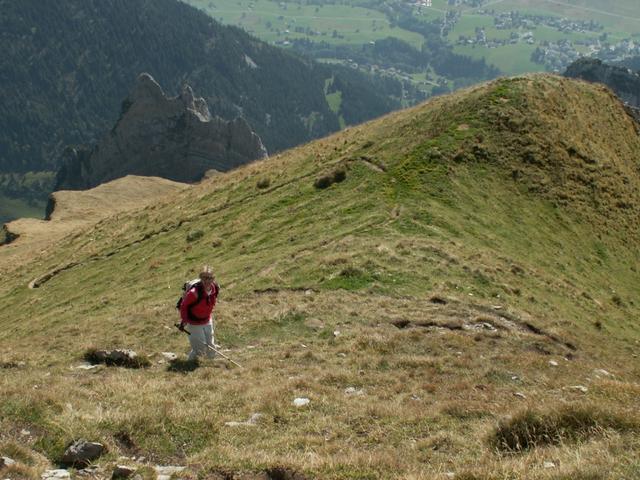 alles der Südflanke entlang geht es steil abwärts