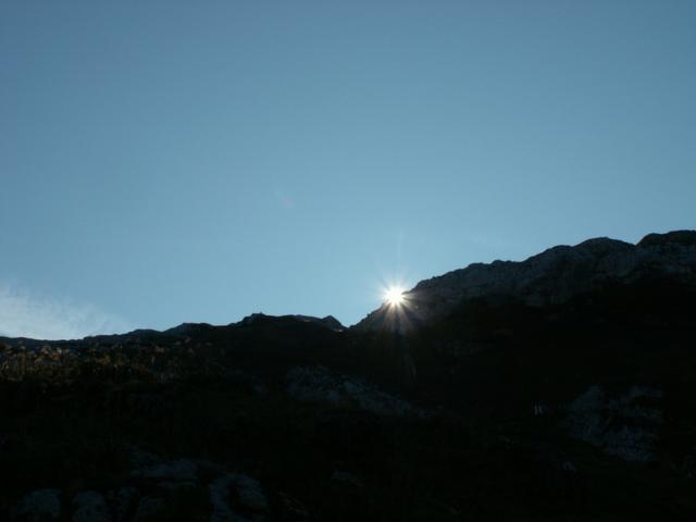 die Sonne kommt hinter der Silberen hervor