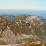 Breitbildfoto mit Blick Richtung Hoch Ybrig. Links der Druesberg, Mieserenstock, Fläschenspitz, Gantspitz und Fluebrig