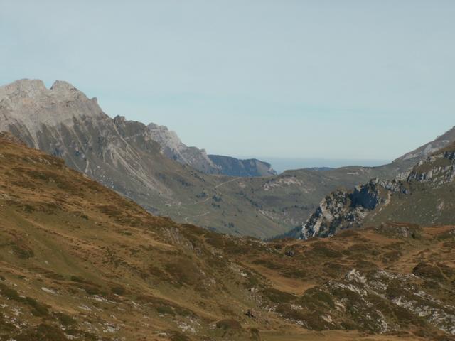 unser weiterer Wegverlauf. Zuhinterst der Längeneggpass