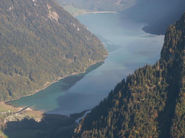 der Fjord ähnlicher Klöntalersee