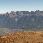 Blick zum Gipfelkreuz