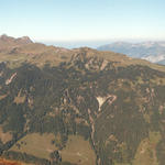 Breitbildfoto vom Schilstal. Links der Spitzmeilen. Rechts Flumserberg