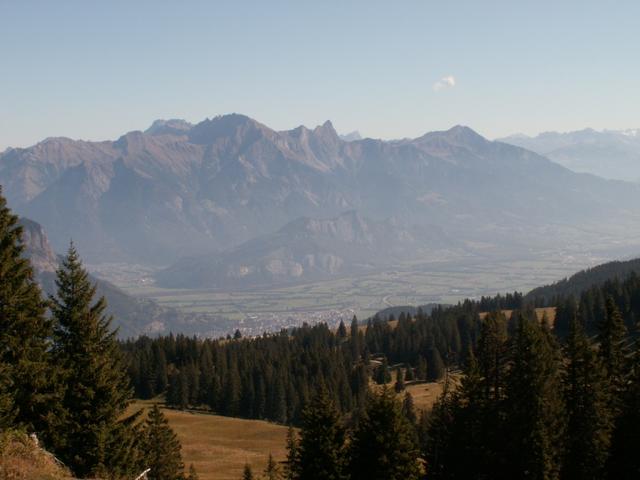 mit einer schönen Aussicht zum Falknis und das Rheintal