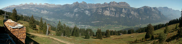 Breitbildfoto von der Terrasse vom Berghotel Schönhalden aus gesehen