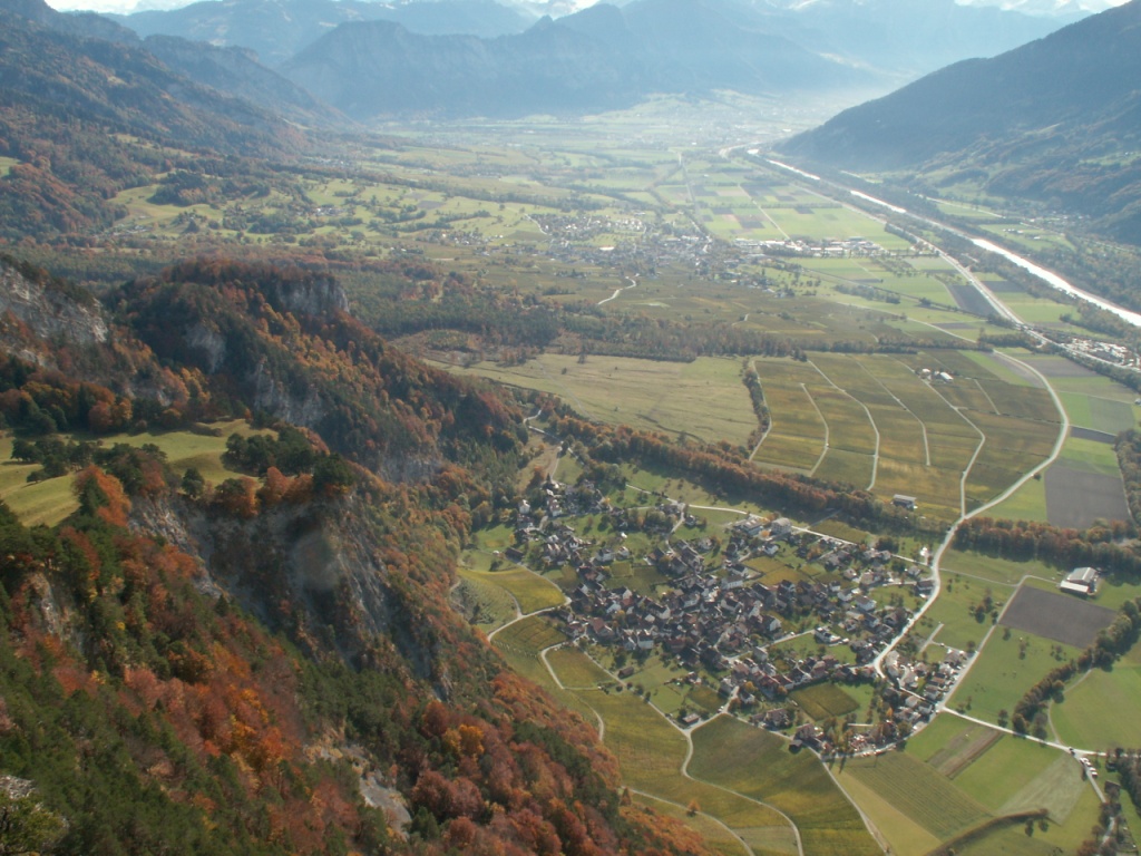 Blick in die Bündner Herrschaft Fläsch, Maienfeld, Jenins und Malans