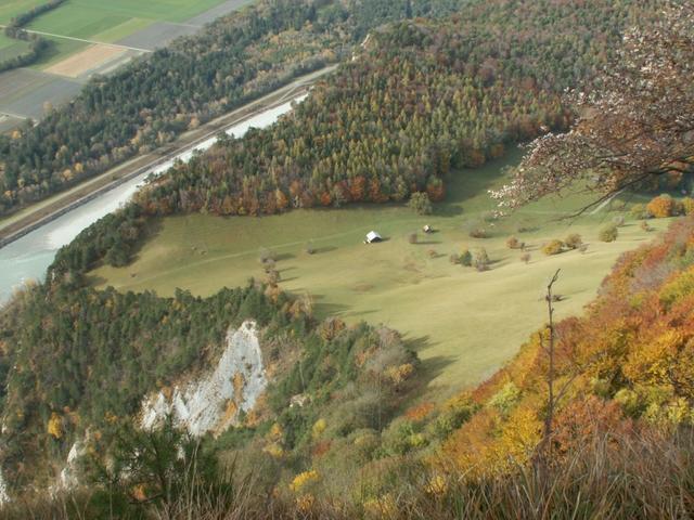 Blick runter ins Elltal. Dort müssen wir durch