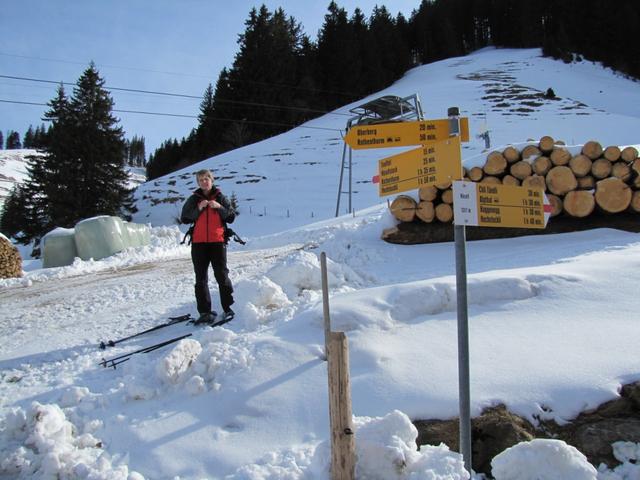 In Nüsell 1377 m.ü.M. heisst es Schneeschuhen anziehen