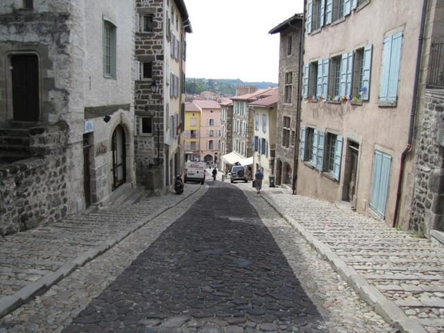 es geht runter in die Altstadt