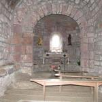 im innern der romanischen Chapelle St.Jacques