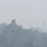 Blick auf die andere Talseite nach Rochegude mit Burgruine und Jakobskapelle