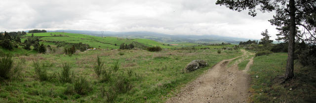 Breitbildfoto der Margeride kurz vor Saugues