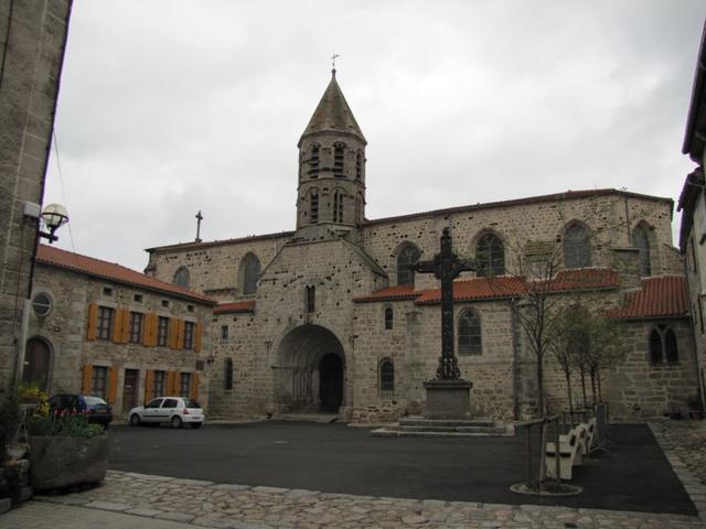 die Eglise St.Médard wurde in der Tradition der Romanik erbaut