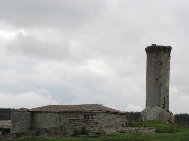 die ehemalige Burg von La Clauze mit dem achteckigem Turm