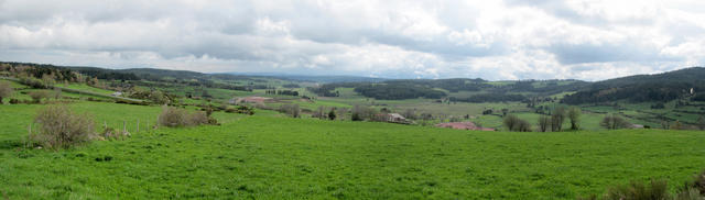 Breitbildfoto von der Hochfläche der Margeride