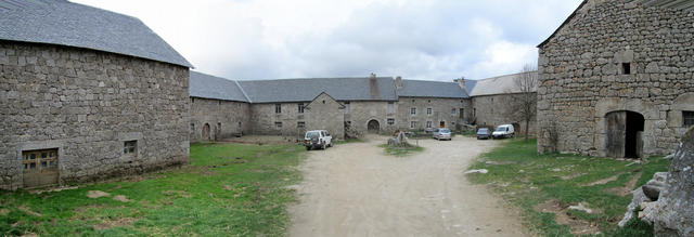 Breitbildfoto von der Domaine du Sauvage von den Templer im 13.Jh. erbaut