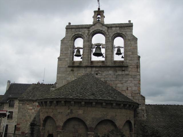 anstelle eines Glockenturm, sind Arkaden vorhanden. Typisch für diese Region