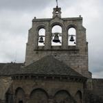 anstelle eines Glockenturm, sind Arkaden vorhanden. Typisch für diese Region