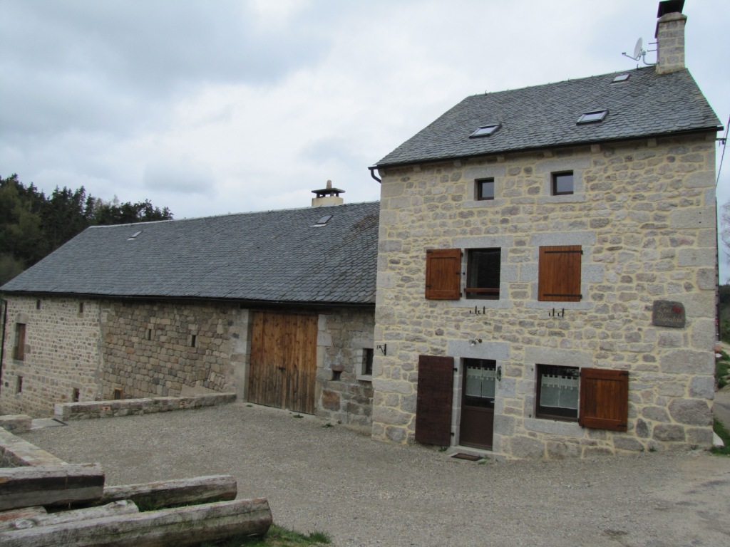 typische Häuser der Region des Aubrac