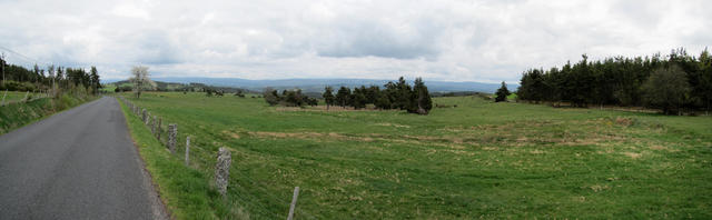 Breitbildfoto auf dem Weg nach Aumont-Aubrac bei der D7