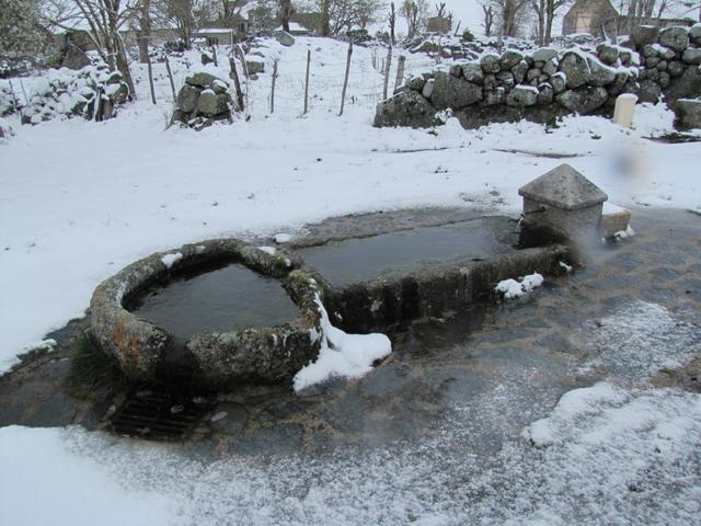 der bekannte Brunnen von Rieutort-Aubrac