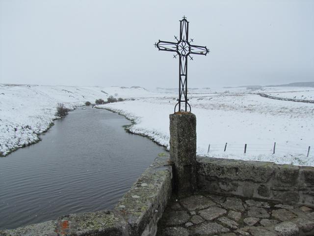 auf der Brücke mit Blick auf den Bach Bès