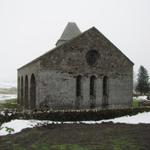 diese Kirche wurde ab 1198 errichtet und hat bis zu 2m dicke Mauern