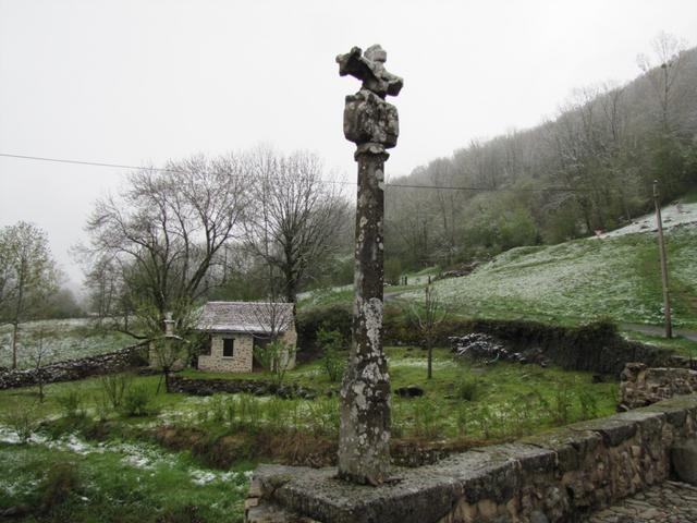 sehr seltenes Kreuz. Christus auf der einten, Maria mit Jesus auf der anderen Seite. Im Schaft ein Jakobspilger