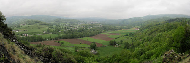 Breitbildfoto vom Lottal mit St.Côme d'Olt