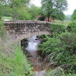 kleine Brücke vor der Kirche