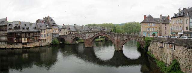 sehr schönes Breitbildfoto vom Pont Vieux über den Lot